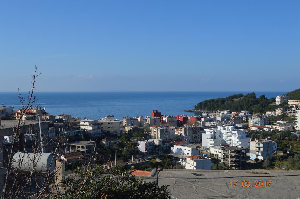 Janakis Apartments Himare Buitenkant foto