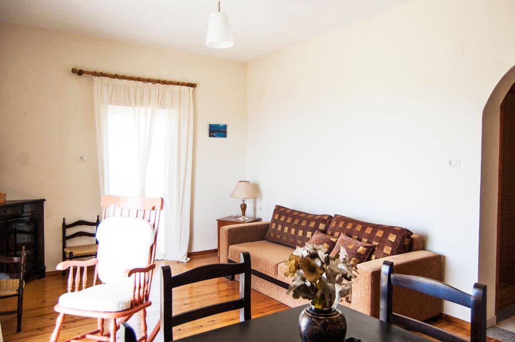 Janakis Apartments Himare Buitenkant foto