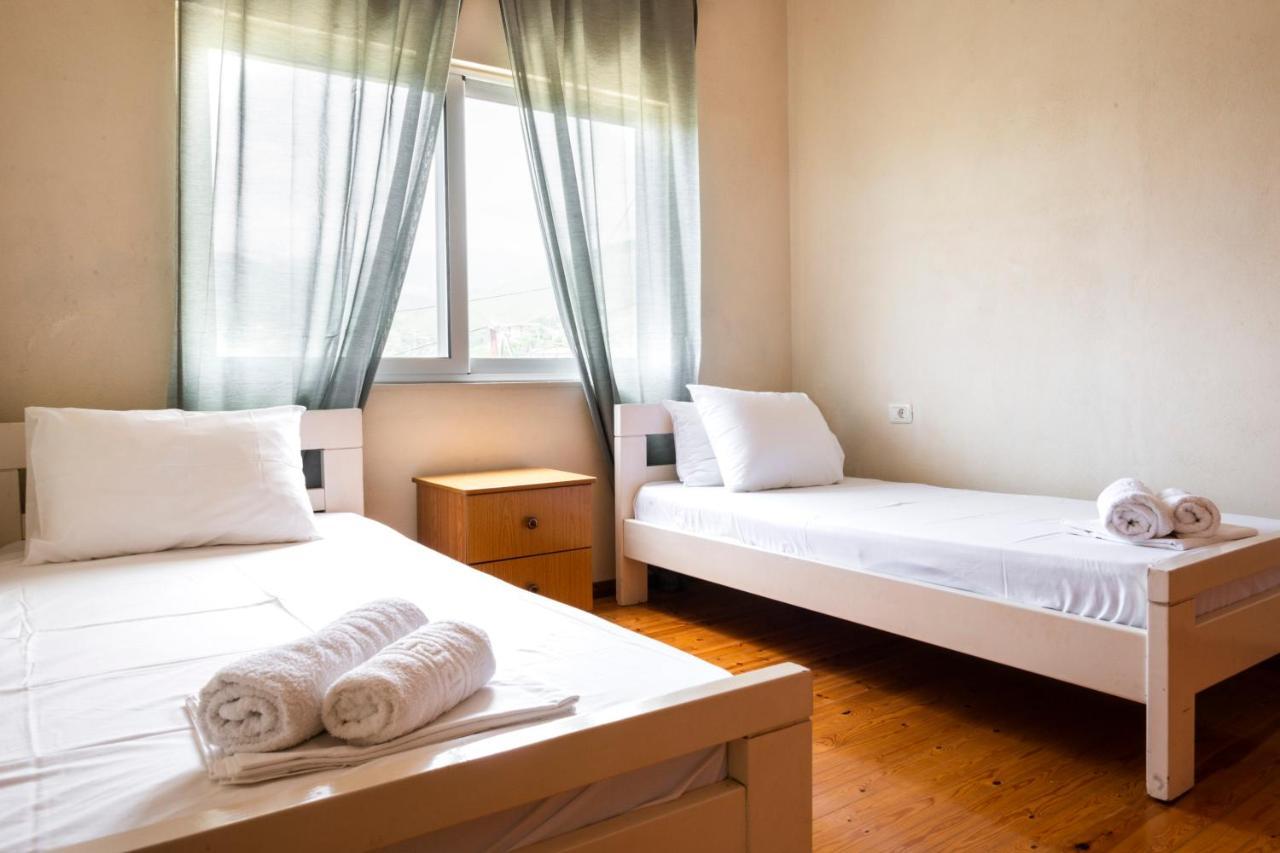 Janakis Apartments Himare Buitenkant foto