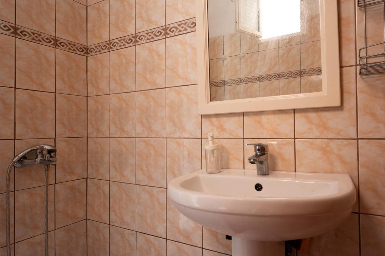 Janakis Apartments Himare Buitenkant foto