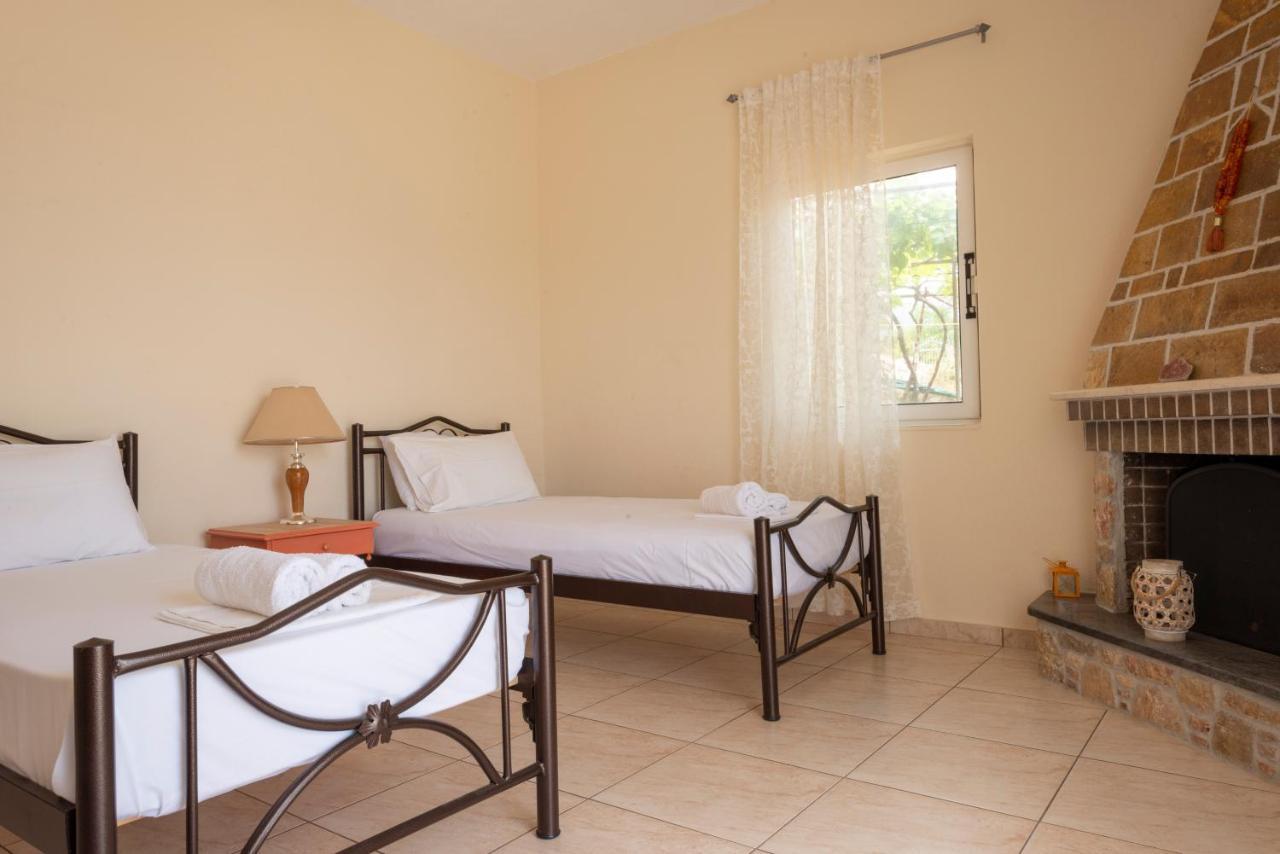 Janakis Apartments Himare Buitenkant foto