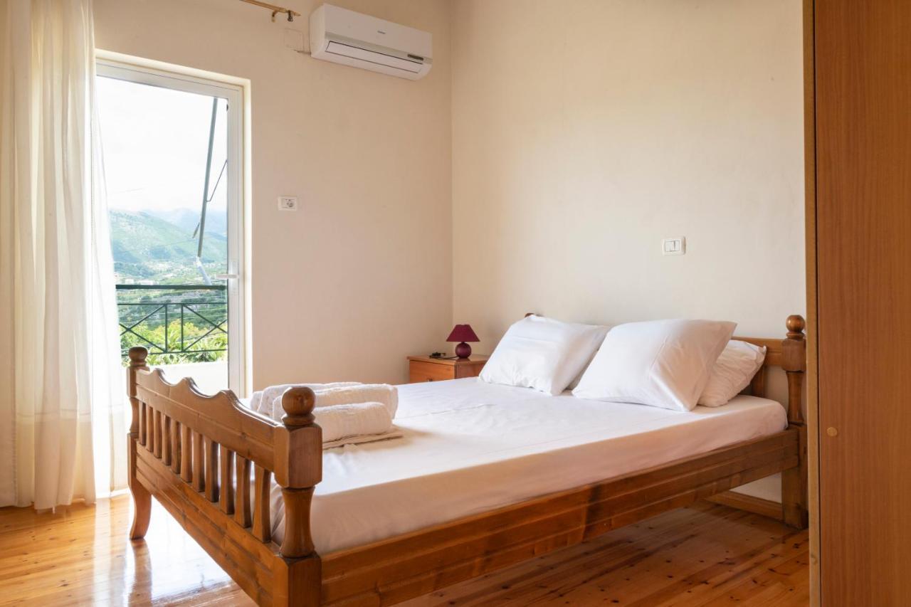 Janakis Apartments Himare Buitenkant foto