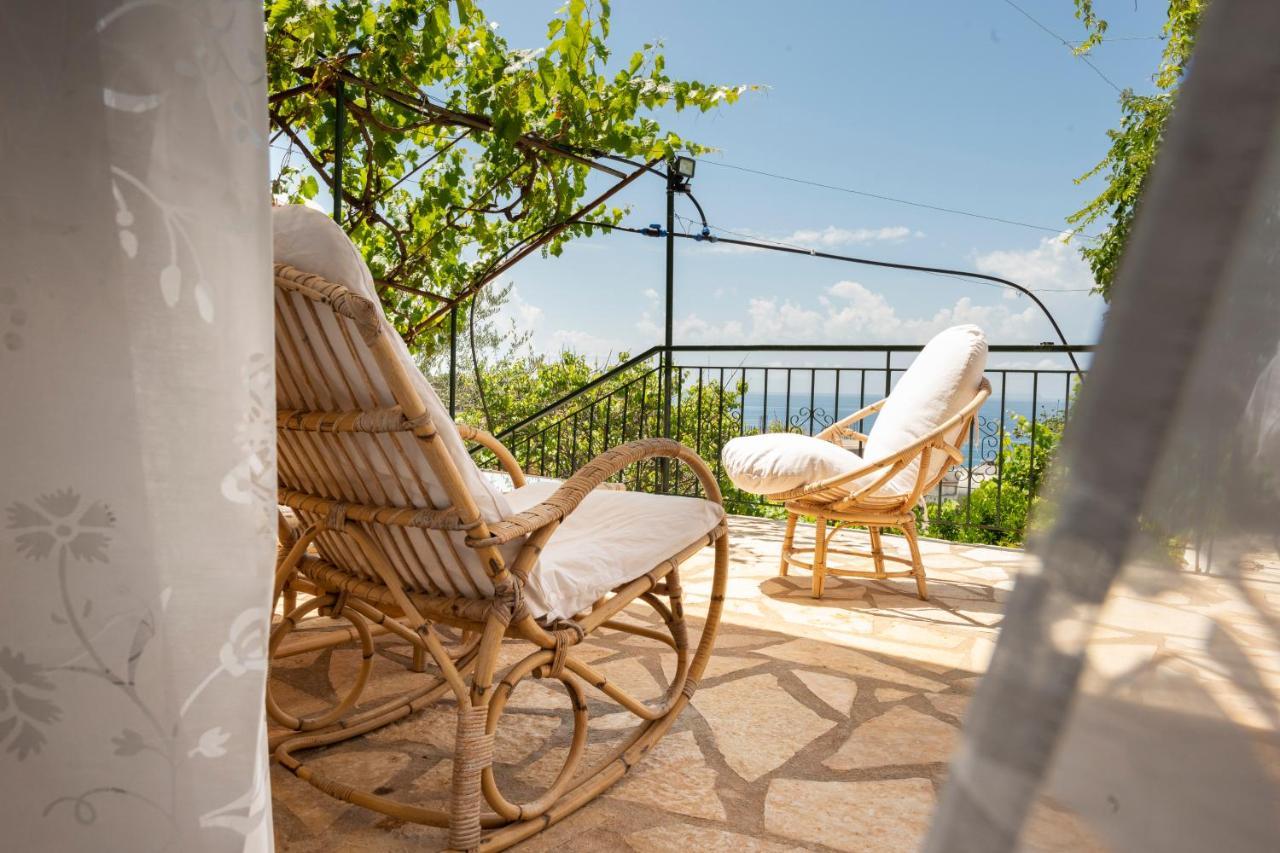 Janakis Apartments Himare Buitenkant foto