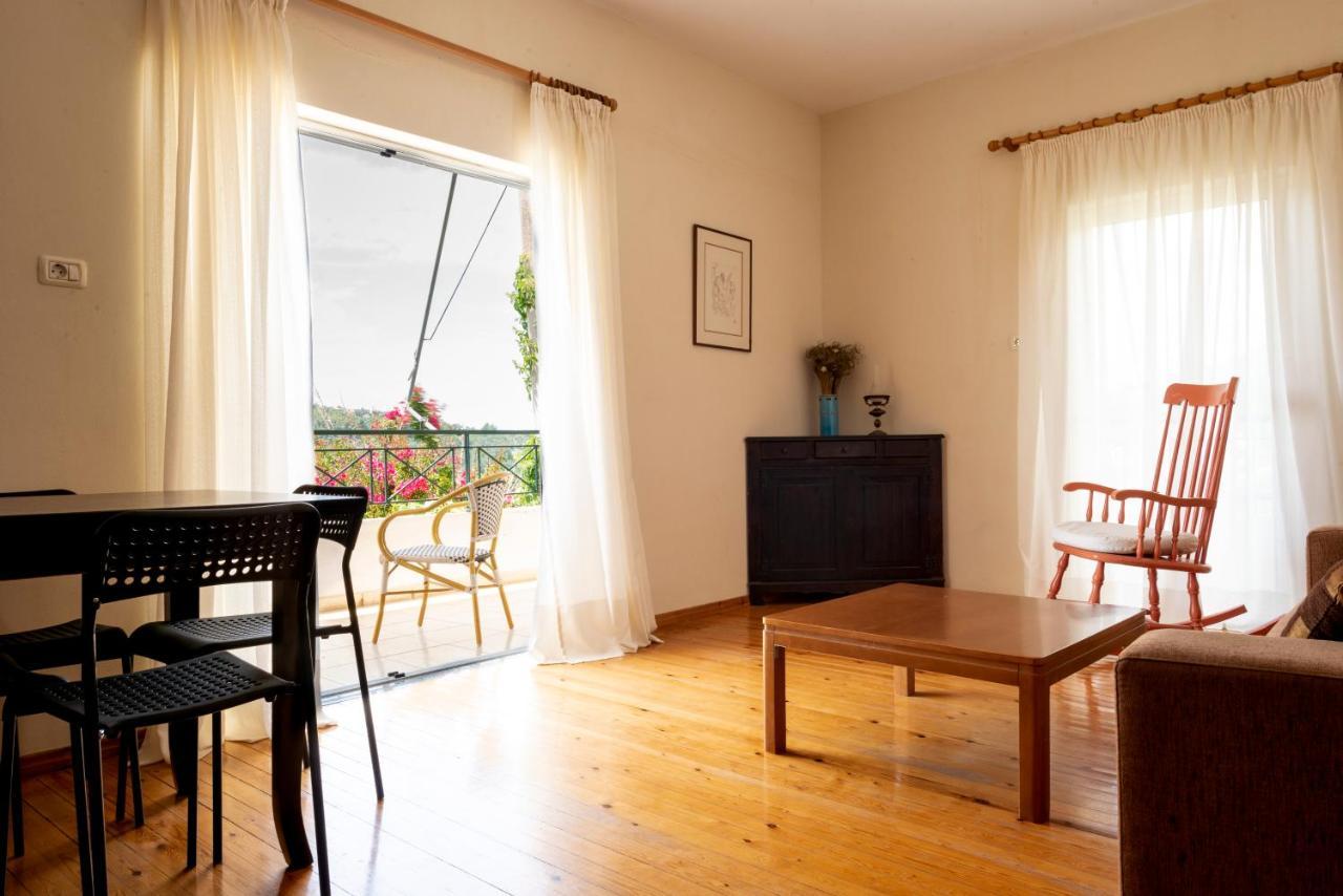 Janakis Apartments Himare Buitenkant foto