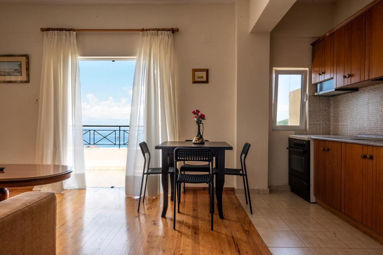 Janakis Apartments Himare Buitenkant foto